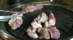 店員さんが焼いてくれる
