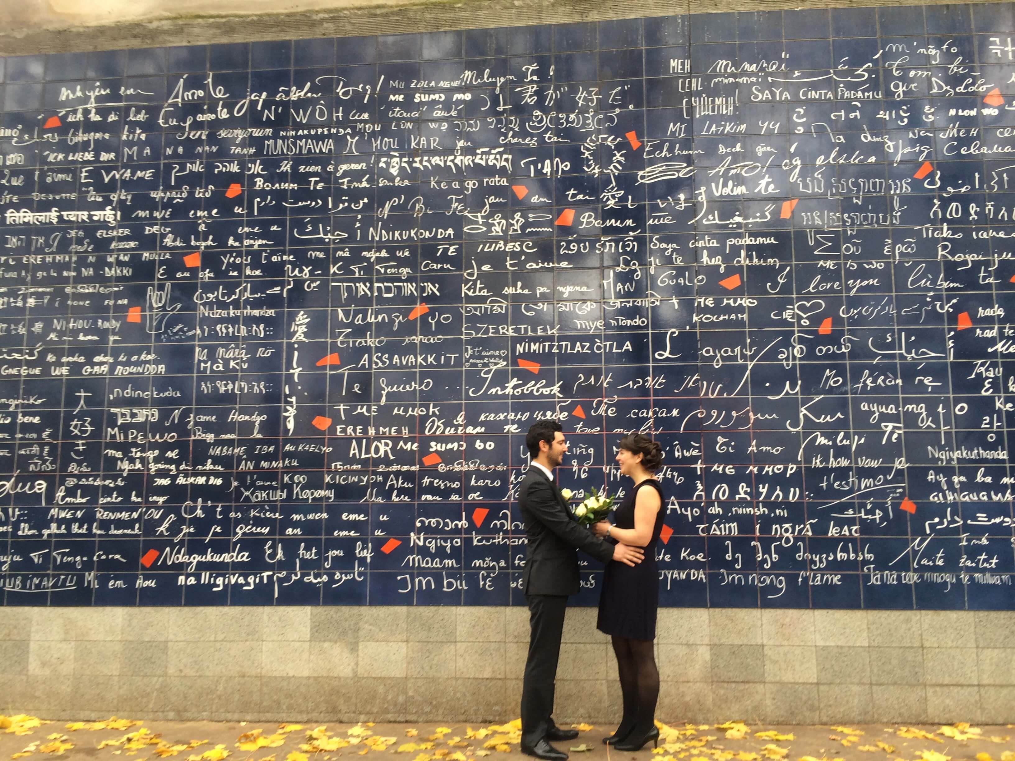 パリ 愛が沢山ジュテームの壁の行き方解説 世界中の愛がここに 旅ルンルン